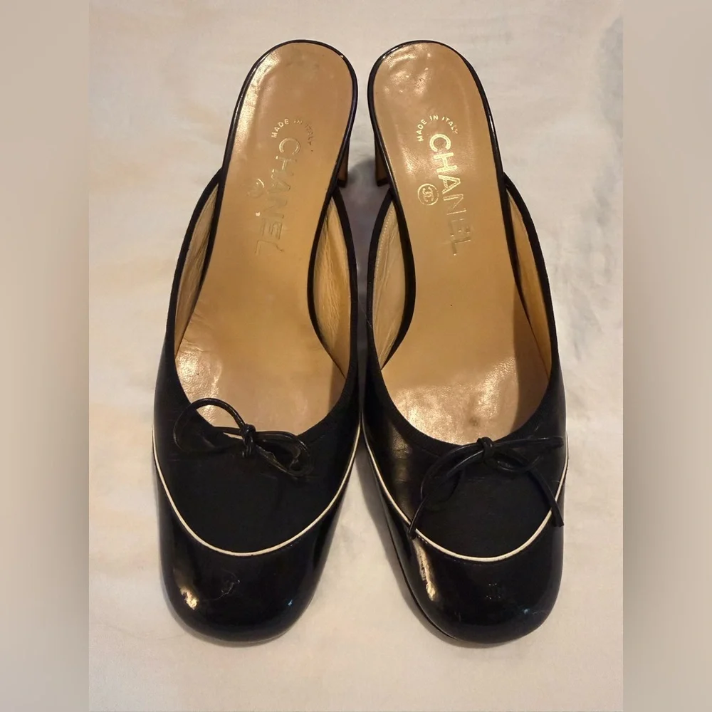 CHANEL Black Leather Bow-Trim Mules with White Piping EUC 0667 - Picture 7 of 16